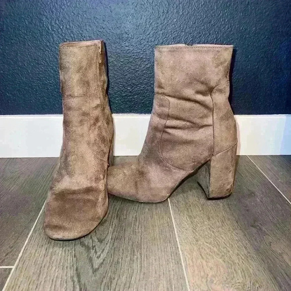 Suede boots - Picture 2 of 3